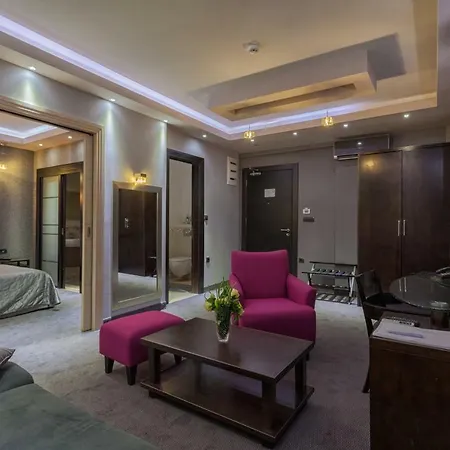 Hotel And Idila